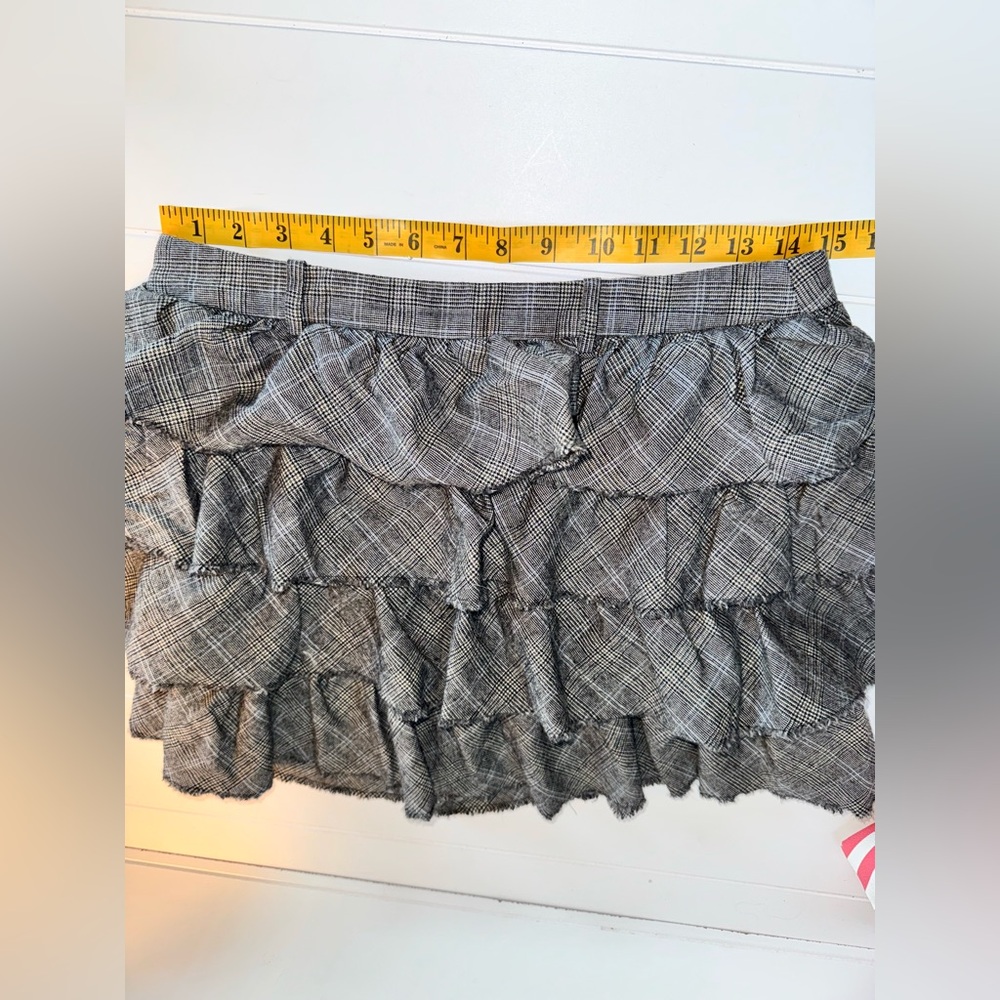 J. Crew Mini Skirt. Great condition. Size 6 - Picture 5 of 6